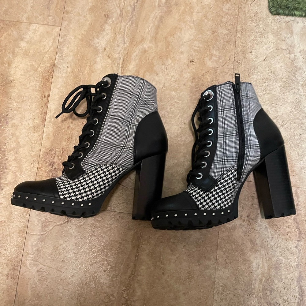 Gorgeous Aldo ankle boots Size 7.5!!!